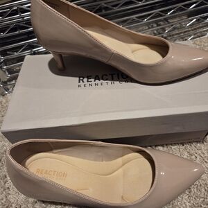 Kenneth Cole Reaction Women's Tan Pumps